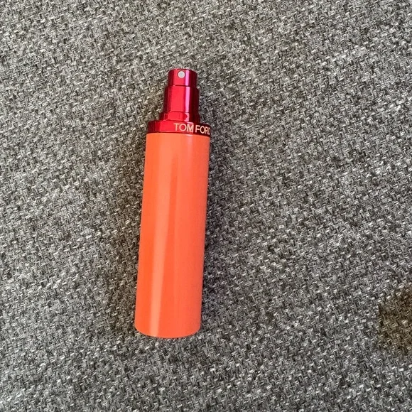 Tom Ford Bitter Peach Travel Size Parfume - Picture 3 of 5